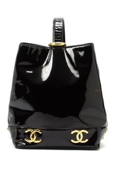 Vintage Chanel Patent Leather One Shoulder Bag Women's Handbags & Wallets - http://amzn.to/2iZOQZT Chanel Couture, Designer Purses, Chanel Shoulder Bag, Handbag Heaven, Beautiful Handbags, Black Purse, Chanel Fashion, Henri Bendel, Chanel Bags