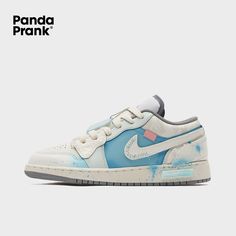 The design of this shoe draws inspiration from the summer sky. It features a bright and vivid sky blue paired with off-white, reminiscent of the sky and clouds. Blue splashes mimic the form of water droplets, enhancing the shoe's summery and refreshing ambiance.