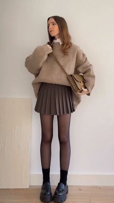 10 Winter Outfits, Winter Skirt Outfit, Stylish Winter Outfits, Look Short, Outfit Inspo Fall, Casual Fall Outfits, Stay Cozy, Winter Fashion Outfits