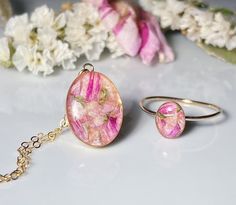 Congratulations on your marriage! We are so happy for you and are excited to create a beautiful pendant made with your wedding flowers! ✨ This is a perfect way to preserve your bridal bouquet into a forever keepsake necklace. *We can make your pendant with fresh or already dried flowers! * -add on a ring holder for only $80 This pendant is made to order and available in multiple sizes. The pendant and chain are both gold filled and we will encase your flowers in resin. Let me know if you want th Pink Round Pendant Jewelry For Wedding, Rose Gold Birth Flower Jewelry For Wedding, Rose Gold Wedding Jewelry With Birth Flower, Rose Gold Wedding Jewelry With Birth Flower Detail, Round Jewelry With Pressed Flowers For Weddings, Wedding Jewelry With Flower Charm Pendant, Wedding Jewelry With Flower Charm Round Pendant, Wedding Jewelry With Round Flower Charm Pendant, Pink Birth Flower Jewelry For Wedding