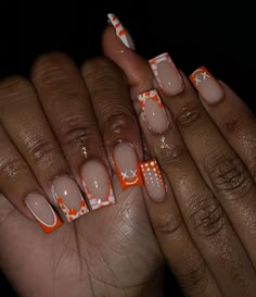 Orange And White Short Nails, Short Orange Fall Nails, Orange And White Nails Ideas, Square Nail Designs Orange, Fall Shorties Nails, Short Orange Nail Designs, Short Orange Acrylic Nails, White And Orange Nails, Orange Short Nails