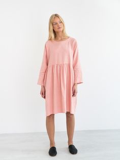 "HARLOW is a loose fitting long sleeve linen midi dress. DETAILS - Knee length - Smock silhouette - Long sleeve - Pockets available upon request - Oeko-Tex certified 100% lightweight linen - Cut and sewn to order just for you in our studio COLOR - Pink spanish, you can also choose other colors above - Fabric samples are available here https://www.etsy.com/listing/586569696/linen-fabric-samples SIZING & FIT - Relaxed fit - Length (shoulder to hem) is approximately 37 inches / 95 cm - Bust (pi Spring Daywear Mid-length Linen Dress, Spring Mid-length Linen Dress For Daywear, Spring Linen Dress For Brunch With Relaxed Fit, Spring Brunch Linen Dress In Relaxed Fit, Spring Brunch Linen Dress With Relaxed Fit, Oversized Linen Midi Dress For Spring, Spring Brunch Linen Dress Relaxed Fit, Oversized Linen Dress For Spring Daywear, Spring Oversized Midi Loungewear Dress