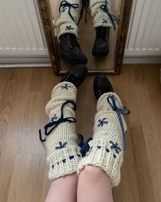 Wool Leg Warmers, Knitted Leg Warmers, Pola Amigurumi, Denim Flowers, Crochet Design Pattern, Crochet Clothing And Accessories, Fun Crochet Projects