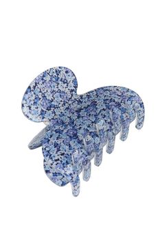 The France Luxe Small Couture Jaw continues to be a customer favorite and a bestseller. Now featured in the charming Ashton print with its light blue and navy floral design. This delightful hair clip, crafted in France from cellulose acetate, remains a versatile and timeless accessory at 2 1/2 inches long. Ideal for all hair types, it offers both flair and convenience for everyday elegance.Product Features:- Handmade in France- Great for styling most hair types- Comfortable, easy hair style solu Bridal Workout, Hair Accessories Ponytail, Floral Hair Clip, Everyday Elegance, Padded Headband, Claw Hair Clips, Eyeglass Chain, Hair Sale, Cellulose Acetate