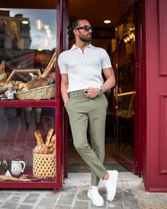 Classic style meets modern sophistication with this slim fit Premium Gurkha trousers in timeless green. Shop at Holloshoe.com today. Free worldwide shipping 🌎 White Knitwear, Slim Fit Chino Pants, Polo Shirt Colors, Green Trousers, Dapper Style, Slim Fit Chinos, Green Pants, Shoes With Jeans, Suits Coats