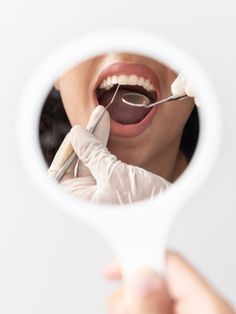 We are a dental clinic with more than 20 years of experience Dentistry Photography, Dentist Photography, Dentist Crafts, Dentist Ideas, Dentist Branding, Teeth Aesthetic, Dental Advertising