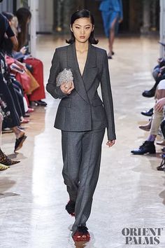 Altuzarra Sonbahar-Kış 2020-2021 - Hazır giyim Smart Casual Women, Vogue Germany, Suit Women, Power Dressing, Trend Forecasting, Womens Fashion For Work, Fashion Show Collection, Vogue Paris, Luxury Outfits