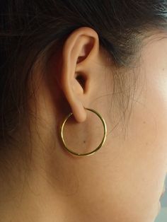 For Ready-to-ship items search here, https://etsy.me/39BDvMS 25 MM Minimalist Hoop Earring / Bridal Gift Gold Plated Hoop Earrings / Sterling Silver Hoop / Earrings Gift for Her Features- * Made to order * Materials: 925 Sterling Silver * Custom color: Rose Gold Plated, Yellow Gold Plated, and White Gold Plated * Hoop diameter: 25 mm. * Post thickness: 0.8 mm. * Layaway Plan Available - SKU : E13 Price is for a pair of earrings, if you only need one side please message me. All silver, gold or pl Classic Hoop Jewelry With Simple Design, Gift Simple Hoop Earrings, Gift Single Hoop Earring, Minimalist Everyday Hoop Earrings, Simple Design Hoop Huggie Earrings, Simple Hoop Huggie Earrings, Modern Small Hoop Jewelry With Simple Design, Minimalist Diamond Hoop Earrings, Minimalist Hoop Earrings For Pierced Ears