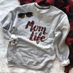 Plaid Mom Life • Sweatshirt – riverbabethreads Sweatshirt Ideas, Mommy Outfits, Confidence Kids, Mom Diy, Mama Style, Diy Shirt, Silhouette Projects, Fit Mom, Ladies Tops Fashion