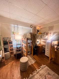 dorm room boho style lofted bed Large Dorm Room Ideas, Dormify Dorm Room, Dorm Bed Layout, Dorm Configuration, Lifted Dorm Bed, Lofted Dorm Beds Layout, Pitt Dorm Room, College Dorm Bunk Beds, Cute Dorm Room Ideas For Two