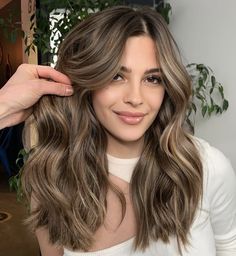 Long Dark Brown Hair With Babylights, Brown Blonde Hair Inspiration, Light Brown Hair With Shadow Root, Single Hair Color Ideas, Sunkissed Light Brown Hair, Light Brown Hair Makeup, Dark Root Balayage Brunettes, Types Of Highlights For Hair, Sunkissed Balayage Brunettes Sun Kissed Brown Hair