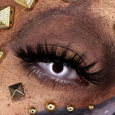 Get blinged-out eyes with our Silver Mirror Contacts as shown by @makeupmadhouse 😁 Gold Contacts Lenses, Colour Lens, Gold Contacts, Silver Eyes, Contacts Lenses, Colored Eye Contacts, Eye Contacts