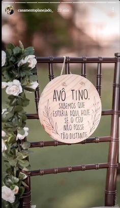 a chair with a sign on it that says, avo tino estra de mul - huee no tolos