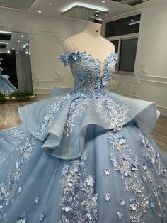 Blue Quince Dress, Light Blue Quinceanera Dresses, Cinderella Quinceanera Themes, Xv Dresses, Dresses Sweet 16, Quince Dresses Blue, Quinceanera Themes Dresses, Quincenera Dresses, Quinceñera Dresses