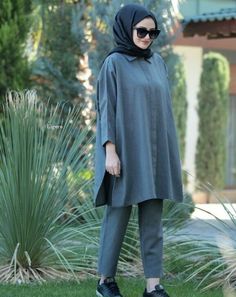 Borkha Design, Abayas Style, Style Hijab Simple, Doctor Outfit, Modest Dresses Fashion, Girls Dresses Sewing, Latest Dress Design, Outfit For Travel, Pakistani Fashion Party Wear