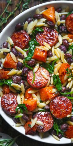 Butternut Squash and Black Bean Orzo with Sausage and Spinach in a white bowl. Orzo With Sausage, Butternut Squash And Sausage, Sausage Orzo, Sausage And Spinach, Autumn Dinner, Resep Pasta, Resep Diet, Squash Recipes