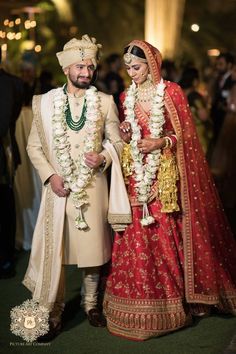 A Delhi Wedding With The Bride In A Shimmery Lehenga Shimmery Lehenga, Indian Wedding Photoshoot, Wedding Entry, Best Indian Wedding Dresses, Delhi Wedding