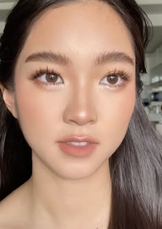 Natural Wedding Makeup For Brown Eyes Asian, Soft Peach Makeup Look, Light Korean Makeup, Ingenue Makeup, Maquillage On Fleek, Mekap Mata, Glam Ideas