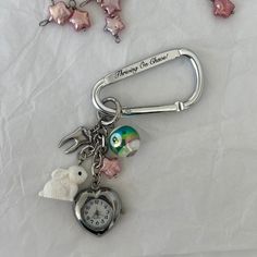 Thriving On Chaos, Cute Airtag Keychain, Pinks Gifts, Carabeaner Keychain Aesthetic, Purse Charms Diy Ideas, Aesthetic Carabiner, Cute Carabiner, Cluttered Keychain, Cool Trinkets