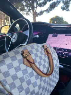 Handbag Inspiration, Louis Vuitton Speedy 30, What In My Bag, Lv Bags, Airport Outfit, Lv Bag, Designer Fashion, Louis Vuitton, My Style