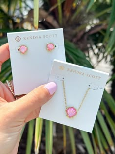 Kendra Scott Seashell Necklace, Kendra Scott Seashell, Kendra Scott Shell Necklace, Kendra Scott Aesthetic, Mermaid Things, Textured Frame, Evry Jewels, Things I Need