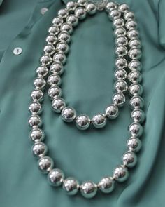 This is the style of all time. Silver Ball Necklace, Round Bead Necklace, Silver Chain Style, Ball Bracelet, Ball Necklace, Choker Style, Necklace Fashion, Timeless Jewelry, How To Make Beads