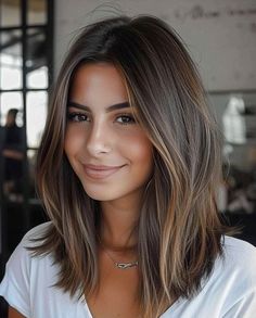 Brown Hair Inspiration, Rambut Brunette, Brunette Balayage Hair, Brown Hair Balayage, Hair Color And Cut, Shoulder Length Hair, Long Hair Cuts, Brunette Hair, Brunette Hair Color