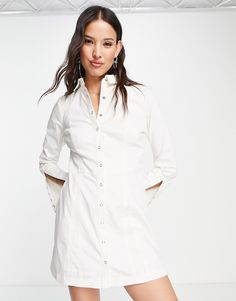 Klänningar från Free People En applåd för klänningen Cut away-krage Tryckknappar Tryckknappar vid muddarna Regular fit/normal passform Chic White Button-up Mini Dress, White V-neck Relaxed Fit Shirt Dress, Feminine White Button-up Mini Dress, Button-up Denim Mini Dress With Pockets, Denim Blue Button-up Mini Dress With Pockets, Denim Color, Denim Mini Dress, Winter Essentials, Denim Mini