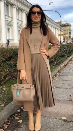 Female Lawyer Fashion, Female Lawyer, Turtleneck Fashion, Rok Outfit, Lawyer Outfit, Winter Skirt Outfit, Autumn Wardrobe, Professional Women