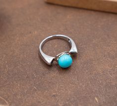 This elegant silver ring presents a refreshing splash of color with its beautifully set round turquoise centerpiece. Crafted with high precision, the sleek, modern design of the band gracefully highlights the vibrant turquoise stone, making it a standout piece perfect for daily wear or special occasions. Its simplicity is a testament to understated elegance, inviting a touch of serenity into your jewelry collection. Material Excellence: Made from premium silver, ensuring durability and a lasting Turquoise Centerpieces, Silver Boho Jewelry, Blue Stone Ring, Native American Fashion, Blue Stone, Turquoise Stone, Stone Rings, Boho Jewelry, Rings Statement