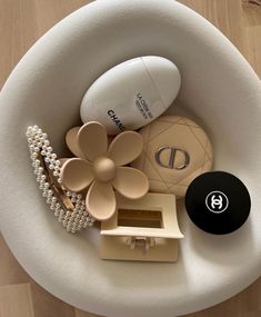 Chanel Hand Cream, Aesthetic Claw Clip, Aesthetic Amazon Finds, 30 Aesthetic, Aesthetic Amazon, Travel Jewellery Box, Makeup Brush Storage, Minimal Makeup