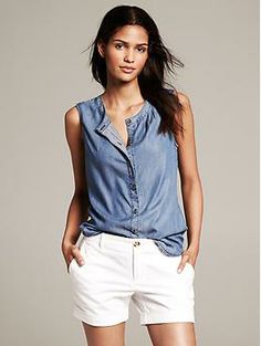 Sleeveless Denim Shirt Medium Wash Button-up Top For Summer, Sleeveless Cotton Denim Top For Work, Chic Summer Button-up Denim Top, Casual Medium Wash Sleeveless Top, Casual Sleeveless Medium Wash Top, Casual Button-up Tank Top For Day Out, Casual Sleeveless Denim Top For Work, Chic Medium Wash Tops For Summer, Chic Summer Denim Workwear Vest