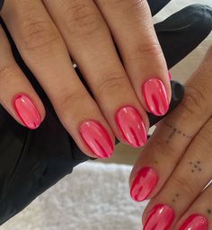 Hailey Bieber Nail, Chrome Nail Design, Nails Hailey Bieber, Chrome Nail Designs, How To Have Style, Pink Chrome Nails