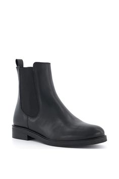 Synonymous with Dune London, the Chelsea boot is a long-standing classic favoured for its transitional appeal. Precise perfectly blends a contemporary aesthetic with our iconic heritage. Crafted from the finest materials and complemented with our bespoke 'DD'-interlock branded hardware, the round-toe style has been set on a timeless outsole and has been detailed with elastic inserts and a pull-on tab. Finished with stitch details, this versatile style will become a go-to styling solution all sea Oasis Fashion, Dune London, Leather Chelsea Boots, Contemporary Aesthetic, Chunky Boots, Chelsea Boot, Versatile Style, Boot Shoes Women, Chelsea Boots