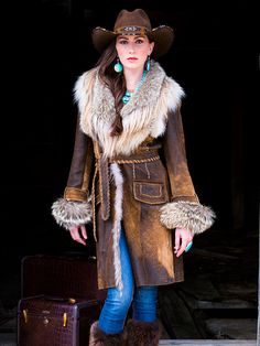 Below the knee 70s Fur Trim Coat, Ranch Fashion, Leather Coat With Fur, Style Roots, Fur Lined Coat, Ladies Coat, Knee Length Coat, Coat With Fur, Estilo Hippy