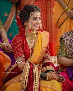 Maharashtrian Wedding Decoration, Martini Wedding, Indian Bridal Wear Red, Maharashtrian Look, Marathi Look, Maharashtrian Bride, Maharashtrian Wedding, Haldi Ceremony Outfit, Marathi Bride