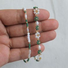 Metal Bead Necklace, Green Bead Bracelet Ideas, Diy Beaded Bracelets Ideas, Green Bracelet Beads, Beaded Bracelets Green, Beaded Bracelets Flower, Pearl Bracelet Ideas, Beaded Bracelet Flower, Flower Pearl Bracelet