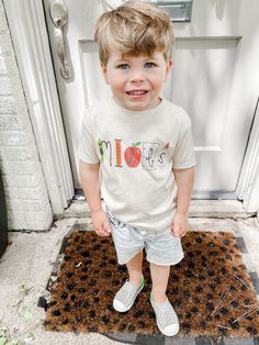 Send your kids back to school in style! These oatmeal colored shirts are made for the mama having reservations sending her kid to school in a bright white tee! So soft and neutral, these are the perfect fit and run true to size. Please leave name in personalized section. School supplies used for name will vary from shirt to shirt. Shop more Back to School here: https://www.etsy.com/shop/mariecompany/?section_id=26702262 Join our VIP and save 10% here: https://www.facebook.com/groups/668860429981 Preppy Cotton T-shirt With Letter Print, Personalized Short Sleeve T-shirt For Spring, Playful T-shirt For School In Spring, Personalized Casual Tops For Teacher Appreciation, Personalized Cotton T-shirt For Playtime, Casual T-shirt For Back To School Playtime, Casual Name Print T-shirt For Back To School, Spring Family Matching Personalized T-shirt, Cotton Tops For Playtime And Back To School