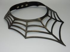 Spider Web Accessories, Diy Goth Choker, Goth Punk Accessories, Spiderweb Choker, Leather Necklace Ideas, Spider Web Fashion, Diy Goth Accessories, Spider Clothes, Goth Jewelry Diy