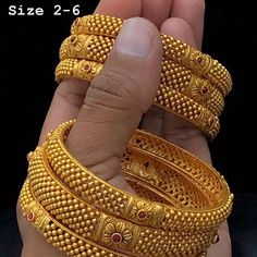 Golden Bangles Design, Bangles For Bride, Bangle Set Gold, Bridal Bangle Set, Gold Kangan, Golden Bangles, Designer Bangles, Gold Bangles For Women, Gold Bangle Set