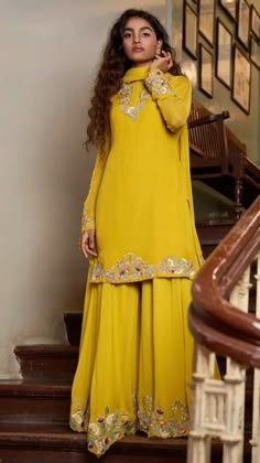 Sharara Designs, Quilts Christmas, Kurta Palazzo Set, Latest Designer Dresses, Accessories For Wedding, Punjabi Outfits, White Kurta, Indian Dresses Traditional