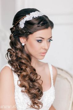 Stunning Half Up Half Down Wedding Hairstyles ❤ See more: http://www.weddingforward.com/half-up-half-down-wedding-hairstyles-ideas/ #weddings Bridal Hairstyles With Braids, Wavy Wedding Hair, Hairdo Wedding, Quinceanera Hairstyles, Wedding Hairstyles With Veil, Long Hair Wedding Styles, Trendy Wedding Hairstyles