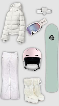 Cute Snow Clothes, Ski Outfit Inspiration, Tubing Outfits, Snowboard Fits, Skii Outfit, Snowboarding Fits, Skiing Fits, Cute Ski Outfits For Women, Cute Snowboarding Outfits