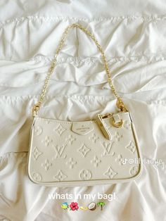 Hand Bags Aesthetic, Purses Louis Vuitton, Louis Vuitton Aesthetic, Cute Shoulder Bags, Purse Louis Vuitton, Sac Louis Vuitton, All Pins, White Louis Vuitton