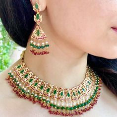 emerald necklace set tanishq Jadau Necklace Set, 22k Gold Jewelry Necklaces, Jadau Necklace, 22k Gold Jewelry, Pearl Necklace Set, Gold Jewelry Necklace, Emerald Necklace, Gold Bangle Bracelet, 22k Gold