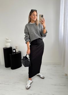 Maxi Skirt Trainers Outfit, Black Skirt Grey Sweater, Black Skirt Maxi Outfit, Maxi Skirt And Sneakers Outfit, Style Black Maxi Skirt, Black Maxi Pencil Skirt Outfit, Maxi Skirt And Sneakers, Sneaker Skirt Outfit, Long Black Pencil Skirt Outfit