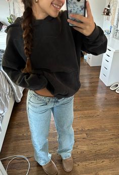 Winter Clothes Inspo Outfit, Essential Popover Hoodie, Sweatshirt Inspo Outfit, Comfrt Hoodie Outfit, Hoodie That Hoodies, Cute Hoodies Outfits, Demetradias Fall Outfits, Hoodies That Hoodie, Clothes For School Ideas