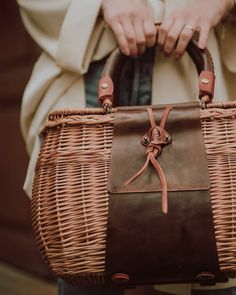 Birkin Basket, Willow Basket, Wicker Trunk, Retro Bags, Wicker Bags, Rattan Bag, Diy Purse, Wicker Basket, Unique Bags