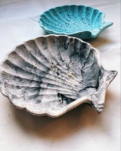 two ceramic bowls sitting on top of a table