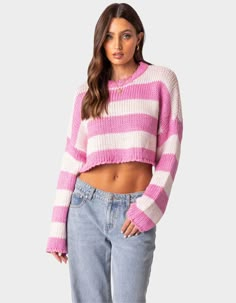 This Cropped Sweater Is The Perfect Choice For Staying Warm While Looking Super Cute. It's Perfect To Wear With A Pair Of Jeans To Dress It Down Or Dress It Up With A Mini Skirt When You're Going Out On The Town. Knitted Sweater . Cropped Fit. 100% Acrilan. Model Wears Size Xs/s. Model Height Is 5'9. Item Care: Hand Wash. | Edikted Ozzy Cropped Striped Knitted Sweater Pink Crop Sweatshirt Outfit, Cropped Knitted Sweater, Striped Knitted Sweater, Mode Zara, Prom 2024, Winter Mood, College Fits, Sweater Cropped, Cropped Pullover